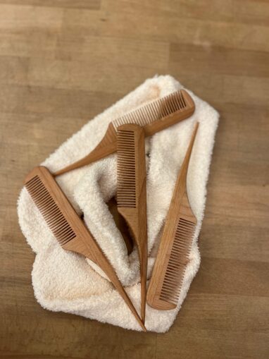 Peine de Madera de Olivo con Mango Fino - Imagen 4